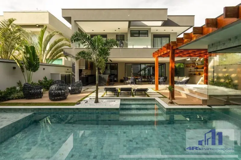 Casa com 6 quartos em Riviera de São Lourenço