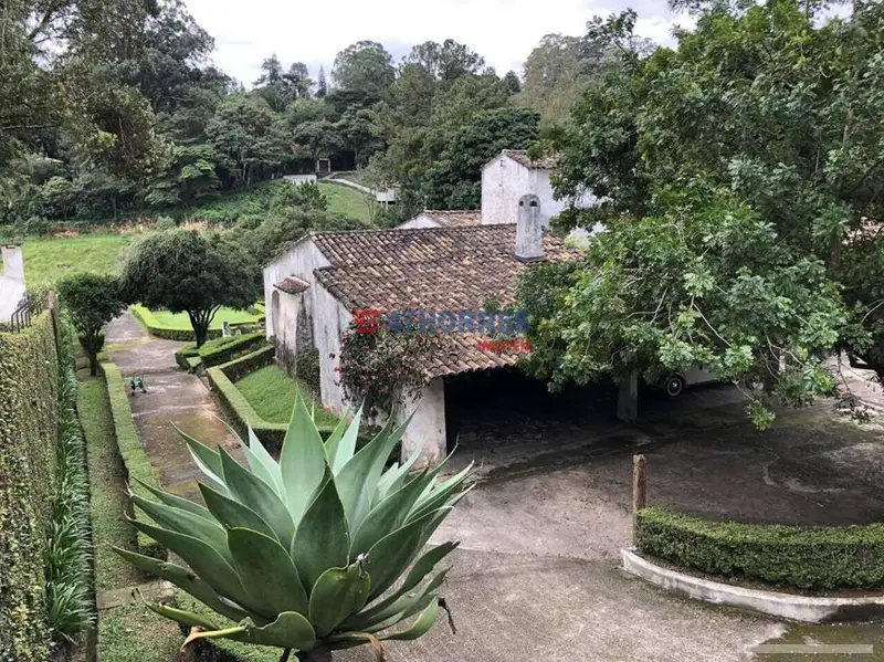 Casa com 4 quartos em Granja Viana - foto 3