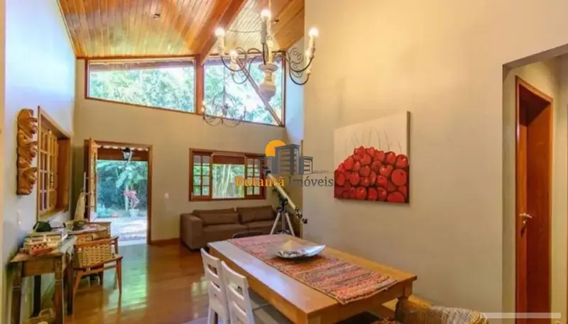 Casa com 4 quartos em Granja Viana - foto 4