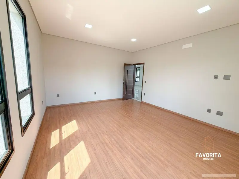 Casa com 4 quartos em Reserva Santa Maria - foto 2