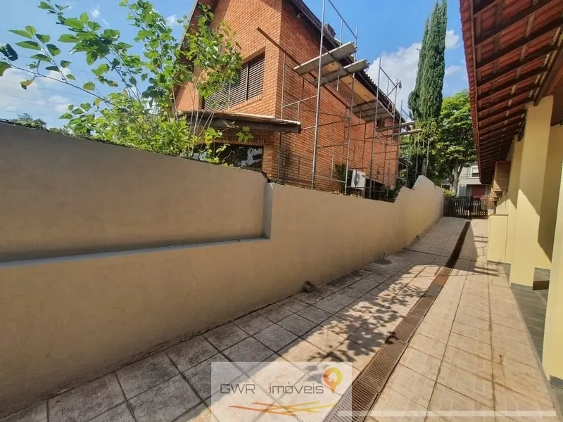 Casa com 5 quartos em Alphaville - foto 2