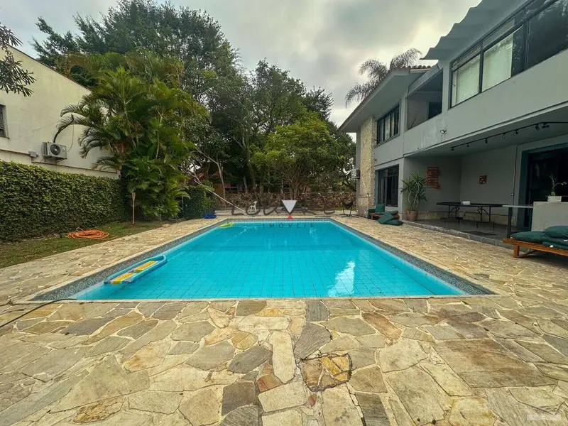 Casa com 5 quartos em Alto de Pinheiros - foto 4