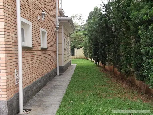 Sobrado com 6 quartos em Interlagos - foto 2